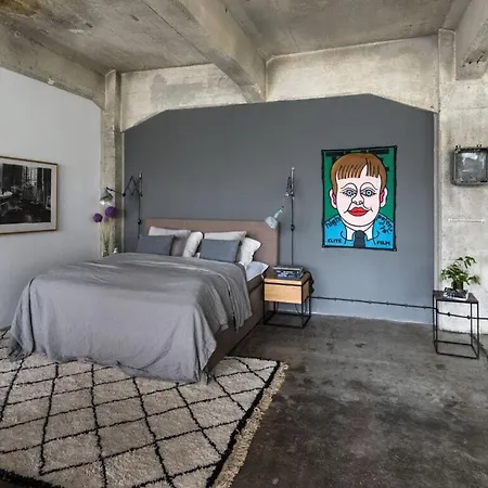 Apartment Fabrikloft In The Studio House Leipzig